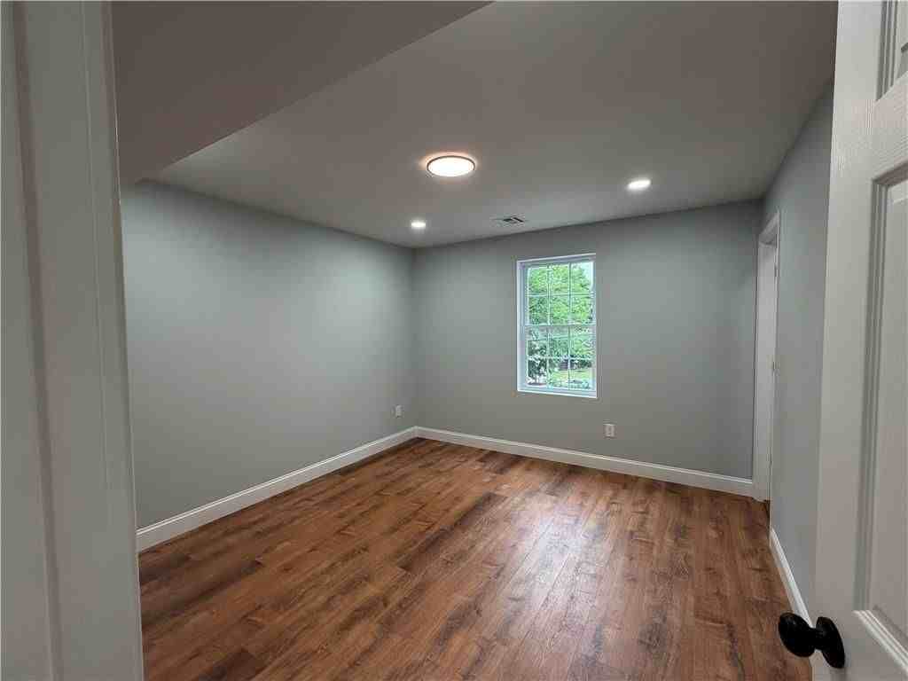 24 Hymer St ##1 - Photo 3 of 12