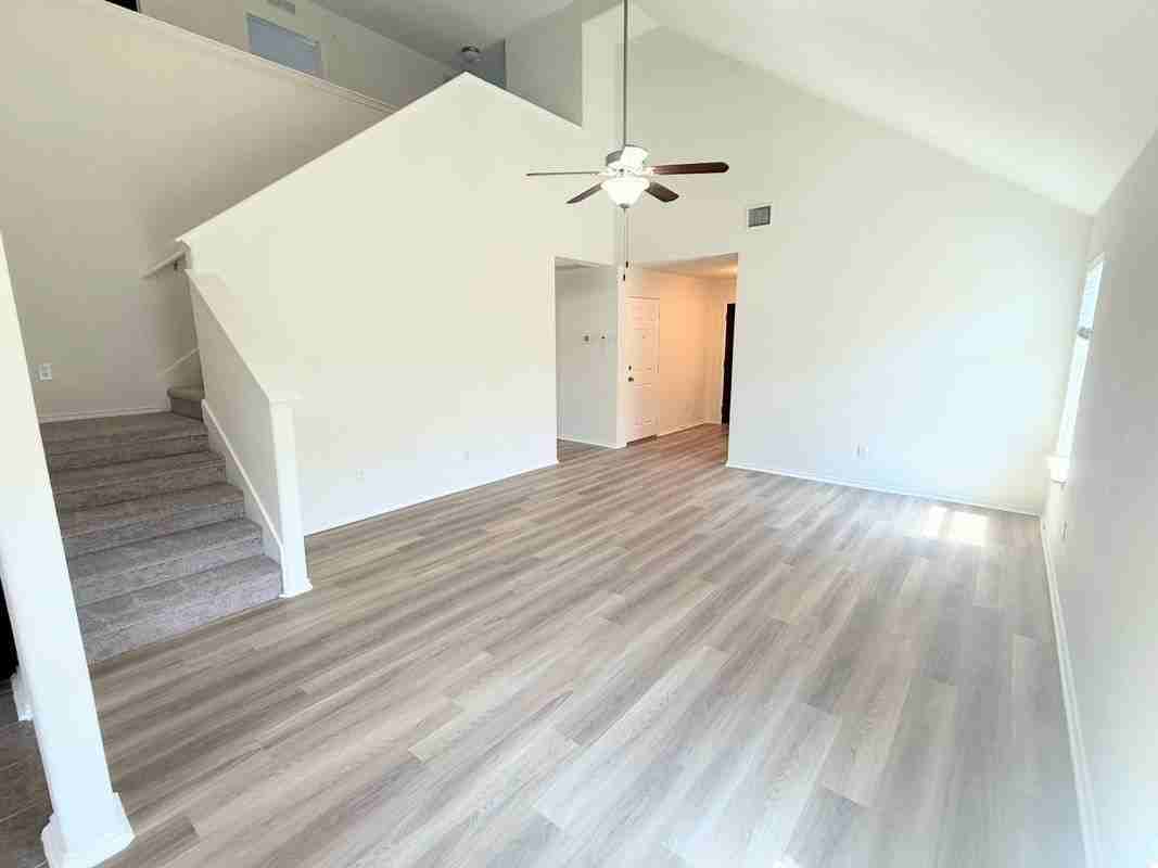 236 Falcon Ln - Photo 4 of 30