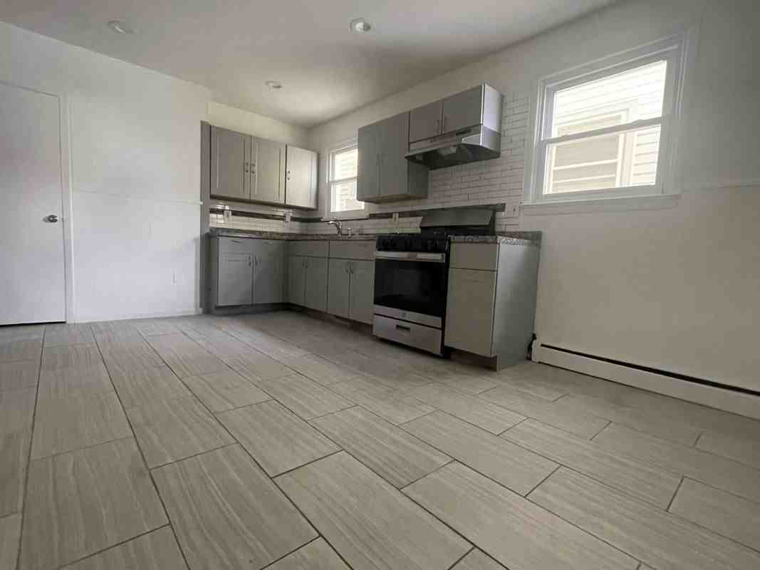 11 Chestnut St ##1 - Photo 3 of 15