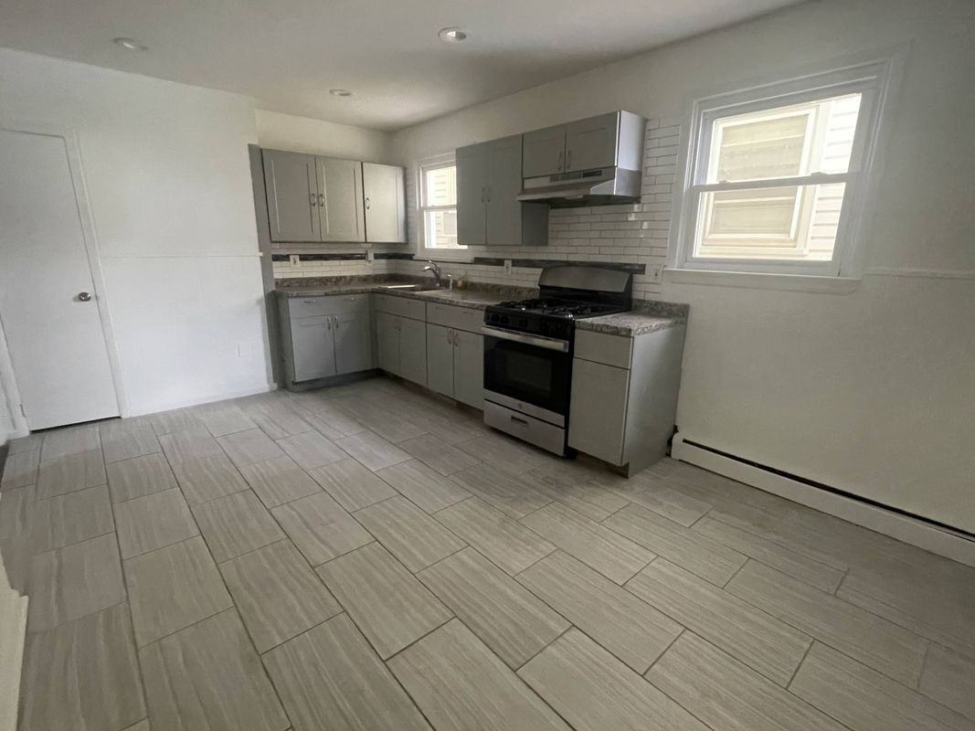11 Chestnut St ##1 - Photo 4 of 15