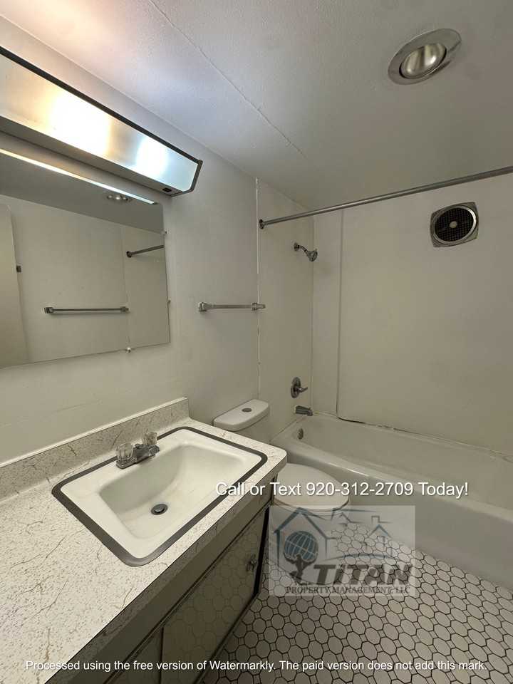 1135 Moreland St #2 - Photo 7 of 7