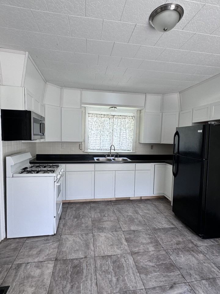 192 W 8th St #1 - Photo 6 of 13