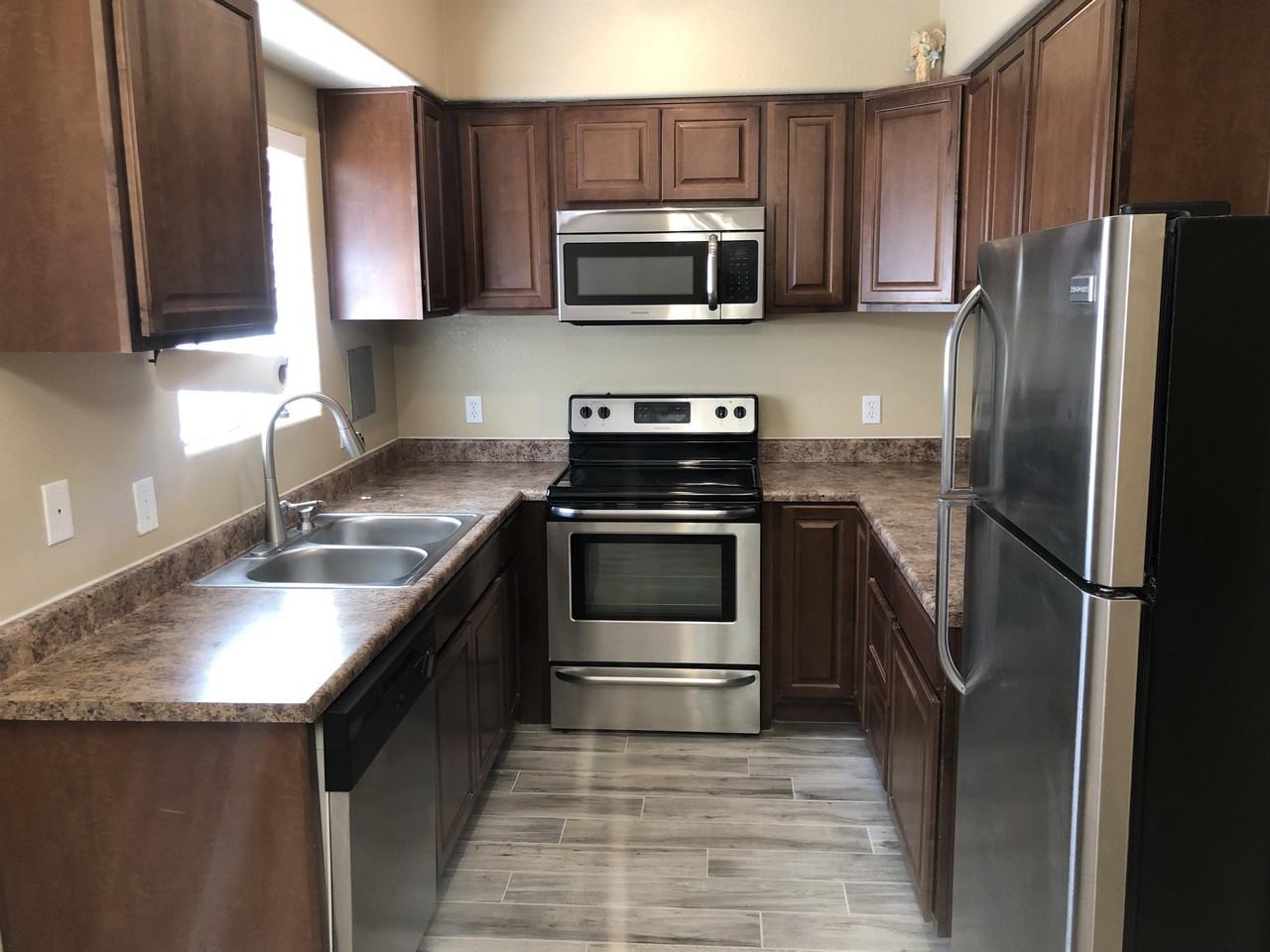 2838 E Tracy Ln #1 - Photo 5 of 17