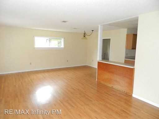 25 Randolph Dr - Photo 2 of 11