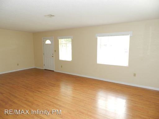 25 Randolph Dr - Photo 3 of 11