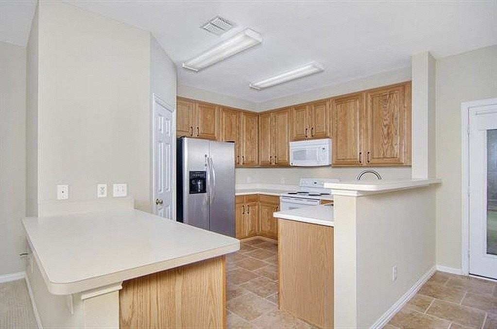 8409 Island Ct - Photo 7 of 14