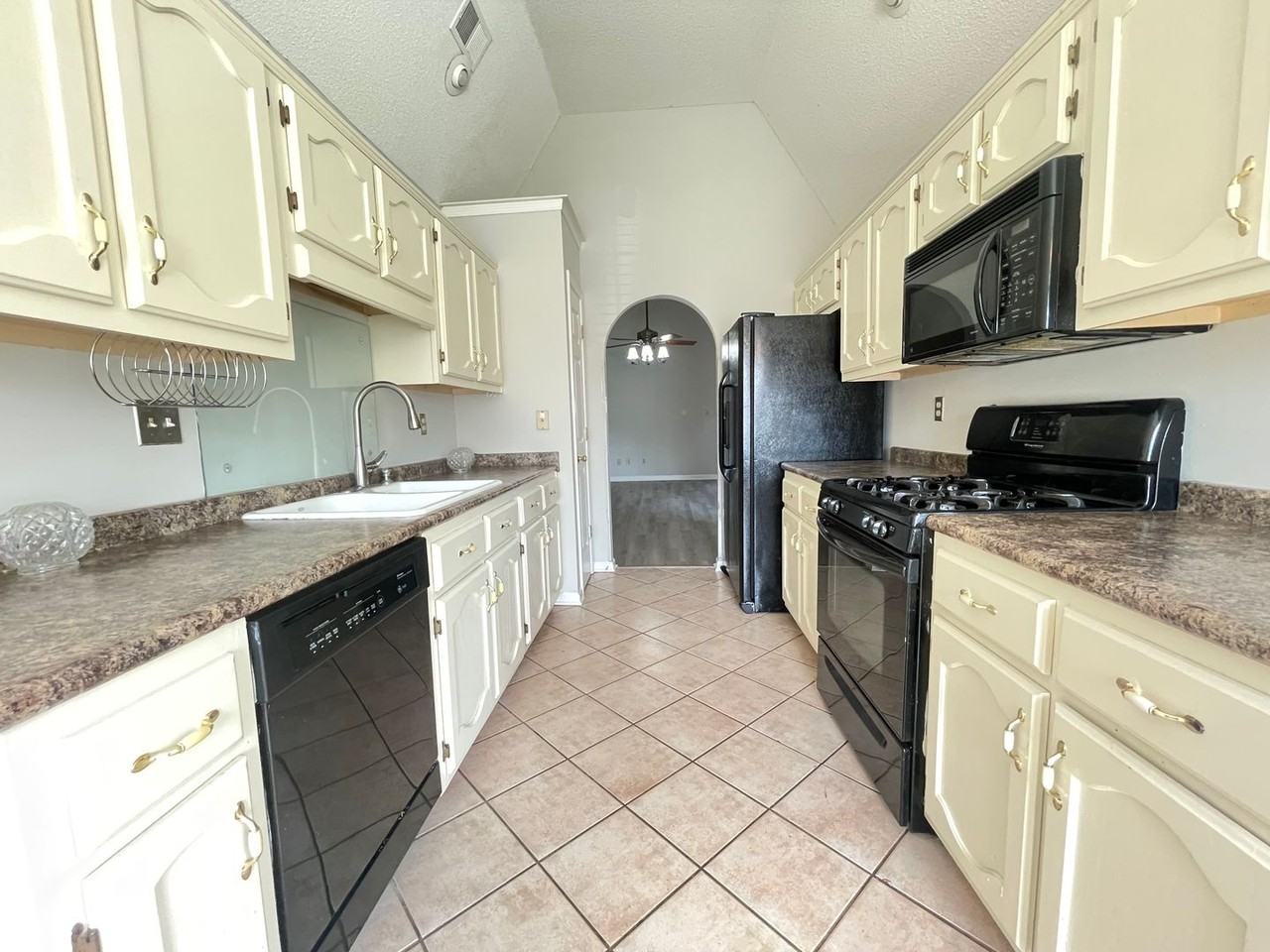 5884 Alexandria Ln - Photo 3 of 11