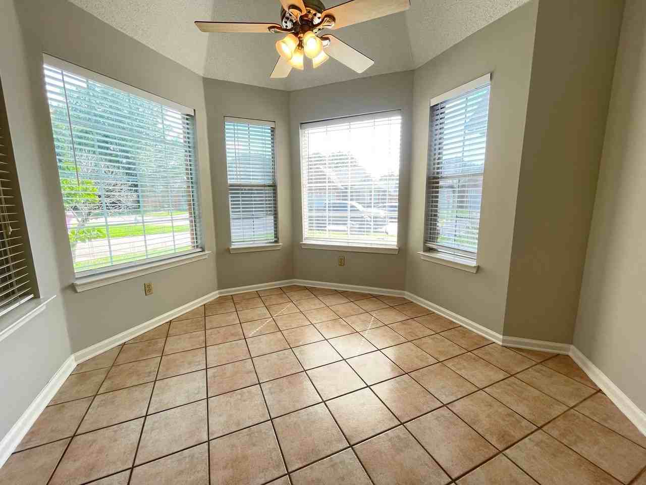 5884 Alexandria Ln - Photo 4 of 11