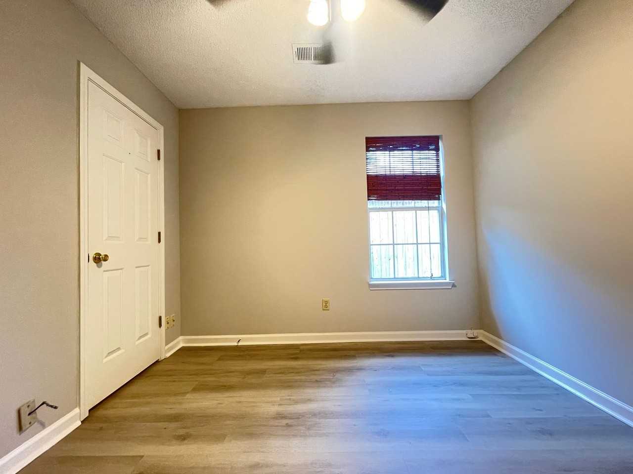 5884 Alexandria Ln - Photo 7 of 11