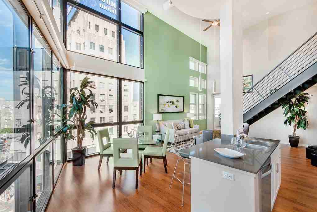 Wilshire La Brea - Photo 7 of 77