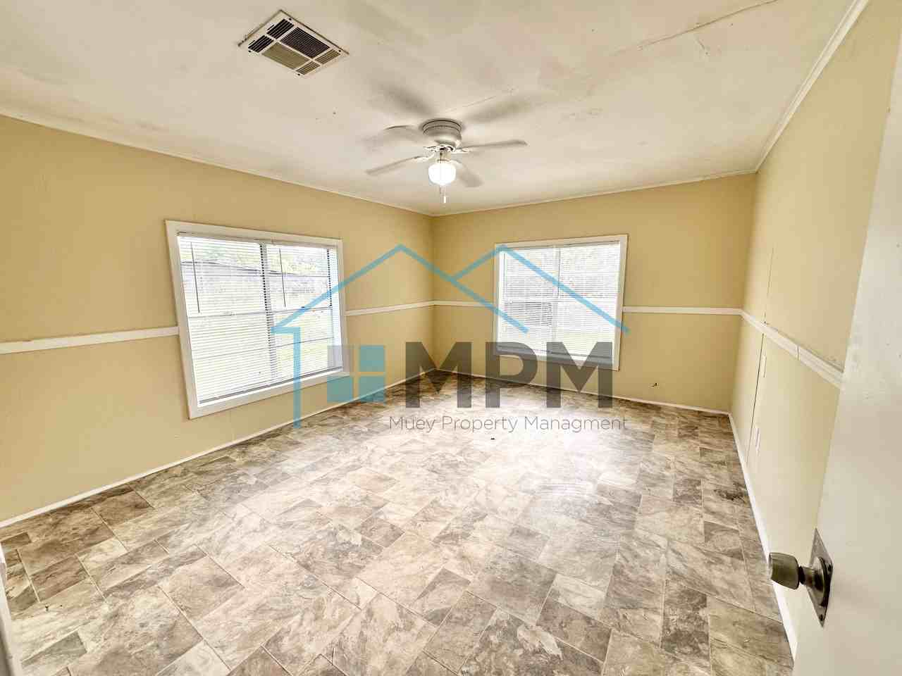 307 Bryan St #C - Photo 2 of 11