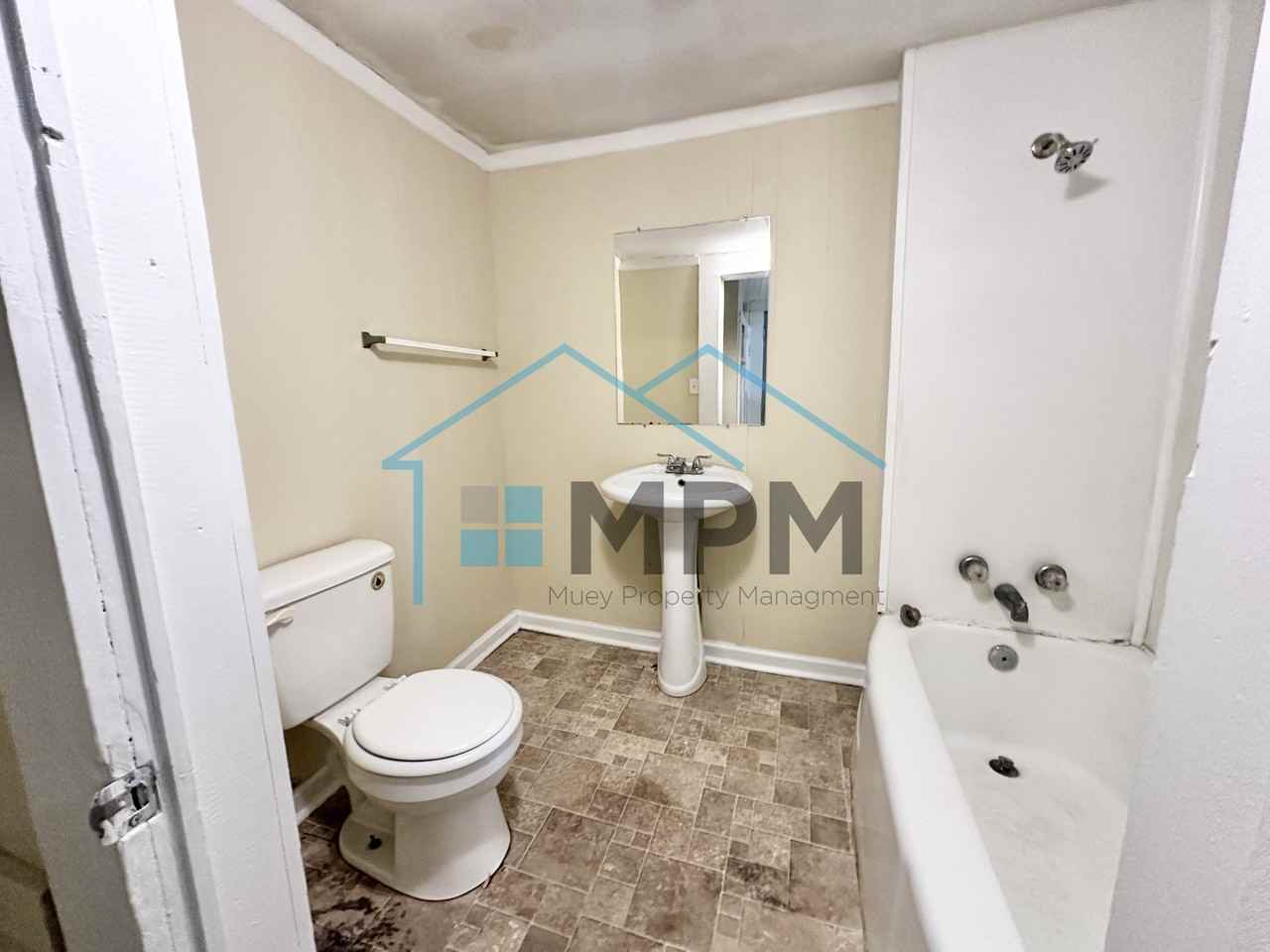 307 Bryan St #C - Photo 7 of 11