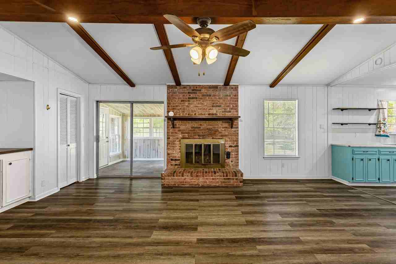 148 Royal Ln - Photo 3 of 38