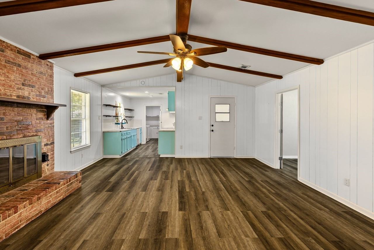 148 Royal Ln - Photo 4 of 38