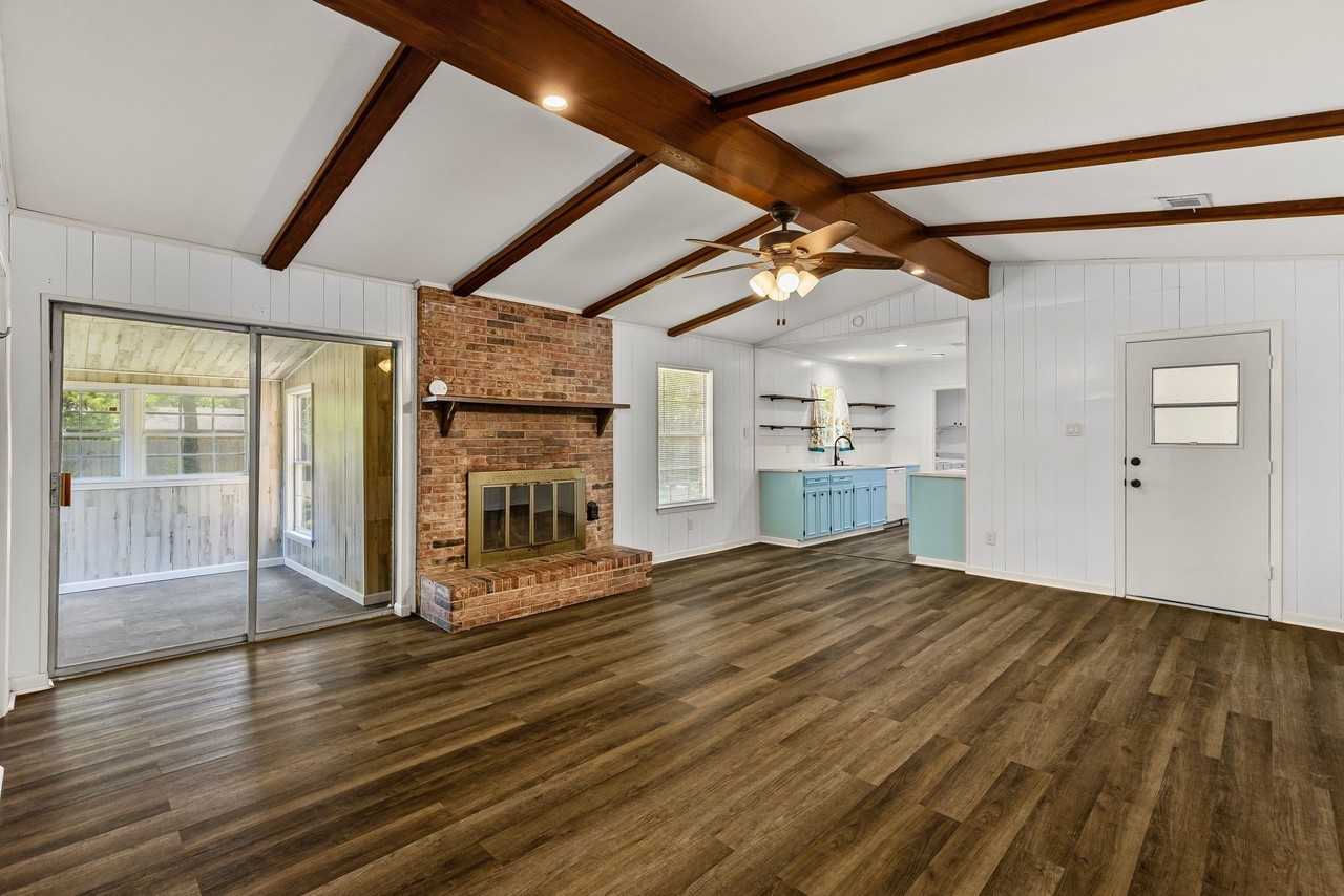 148 Royal Ln - Photo 5 of 38
