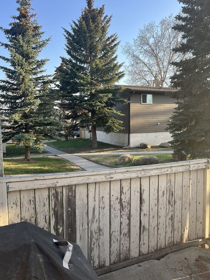 122 -122 10 Ave Se - Photo 3 of 21