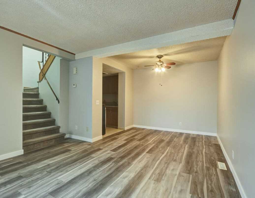 122 -122 10 Ave Se - Photo 4 of 21
