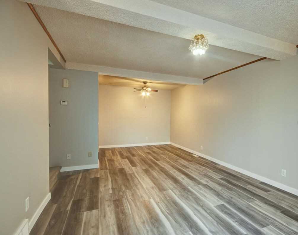 122 -122 10 Ave Se - Photo 5 of 21