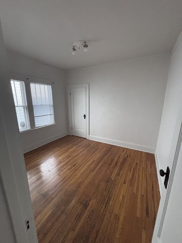 710 W Thrush Ave #1 - Photo 6 of 10