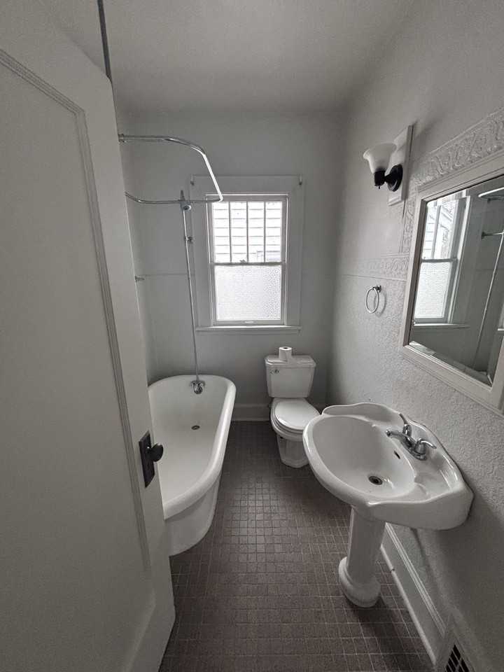 710 W Thrush Ave #1 - Photo 7 of 10