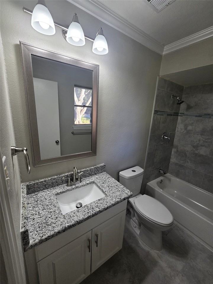 1306 Holt Ave - Photo 4 of 10