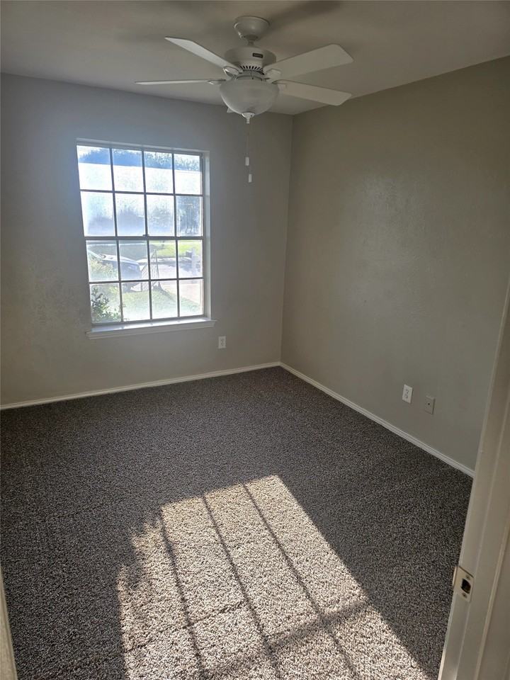 1306 Holt Ave - Photo 7 of 10