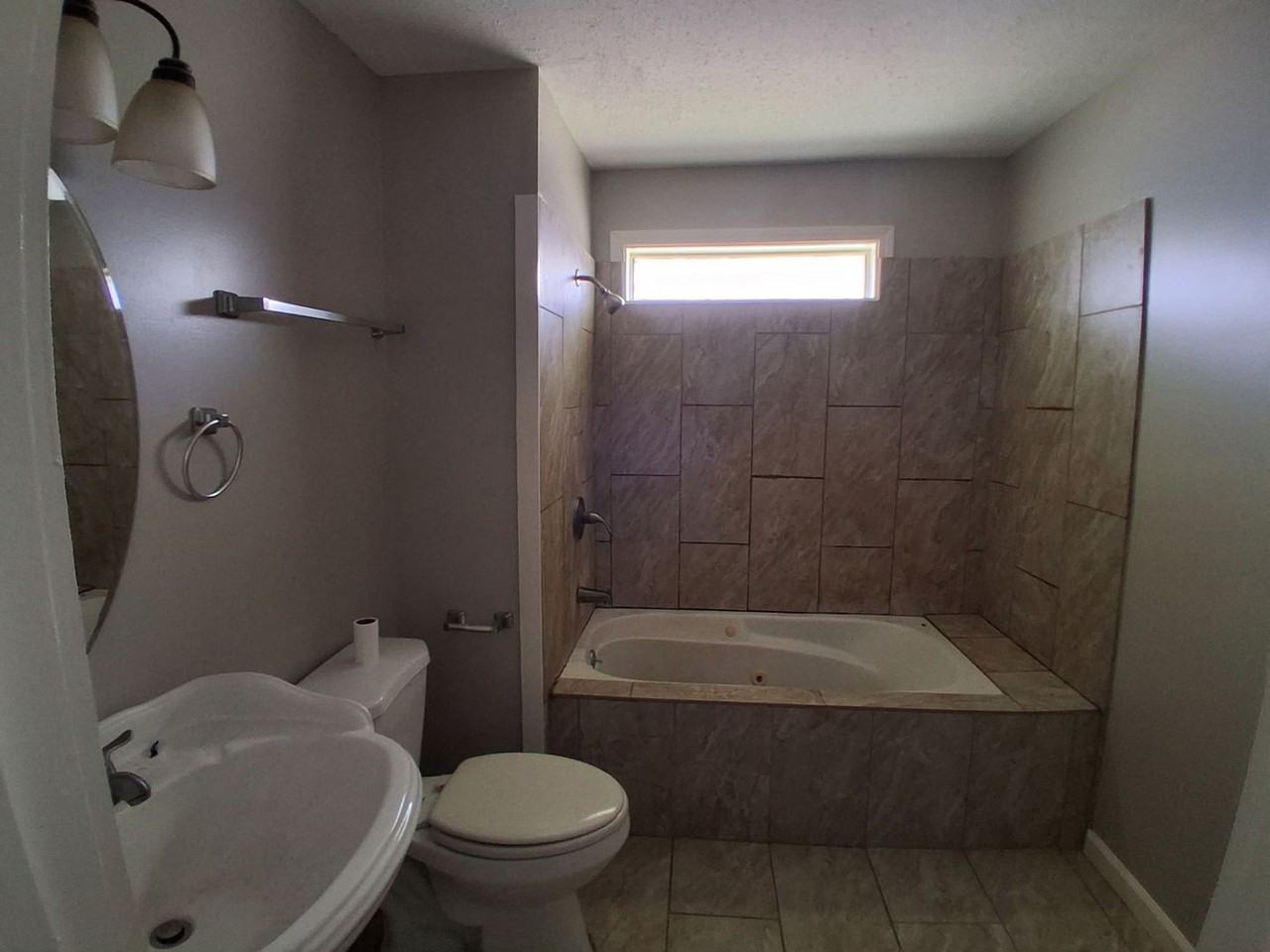 605 605 Jerry D Coleman Street - Photo 6 of 8