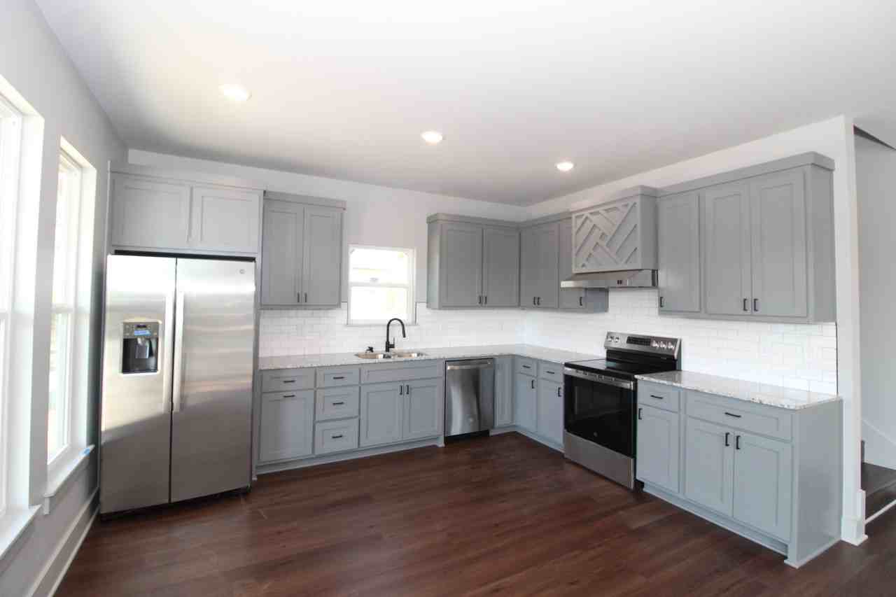 1960 West Stone StreetUnit #1960-1 - Photo 5 of 27