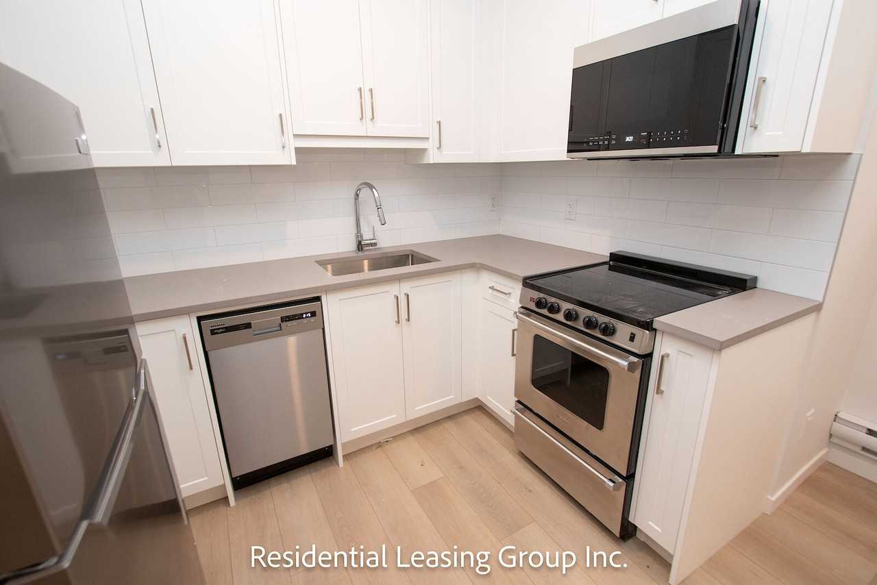 1707 32 St Sw - Photo 3 of 8