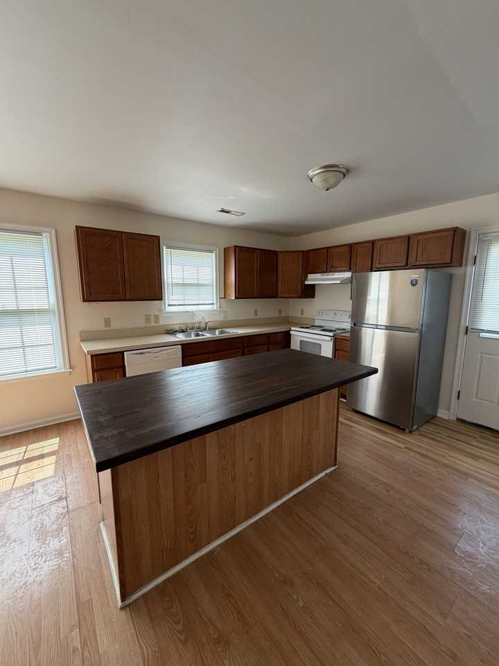 808 Hammond St #1 - Photo 3 of 16