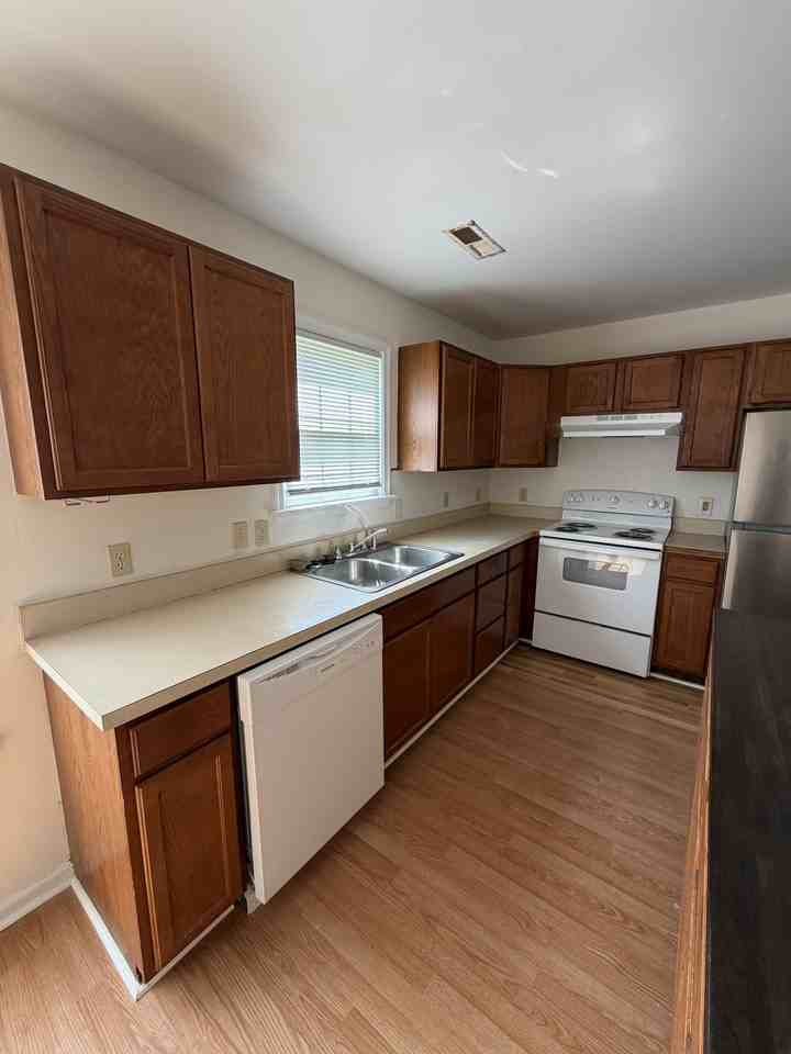 808 Hammond St #1 - Photo 4 of 16