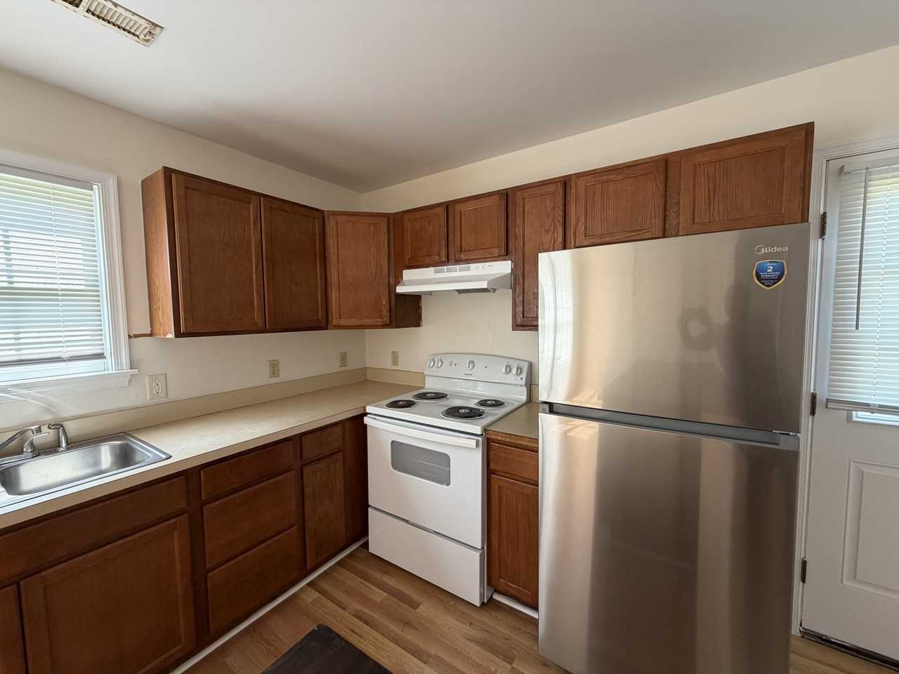 808 Hammond St #1 - Photo 5 of 16