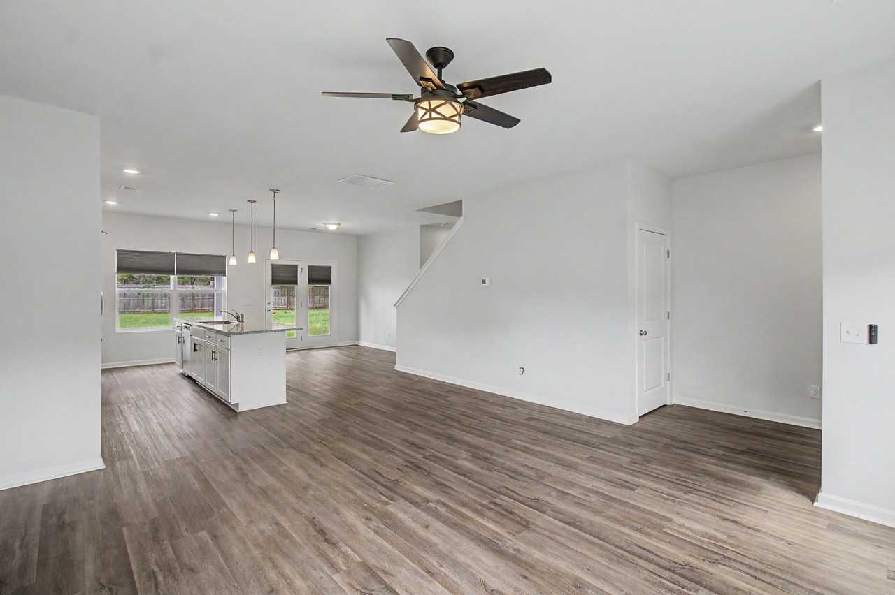 137 Castaway Ct Ne #1 - Photo 3 of 36