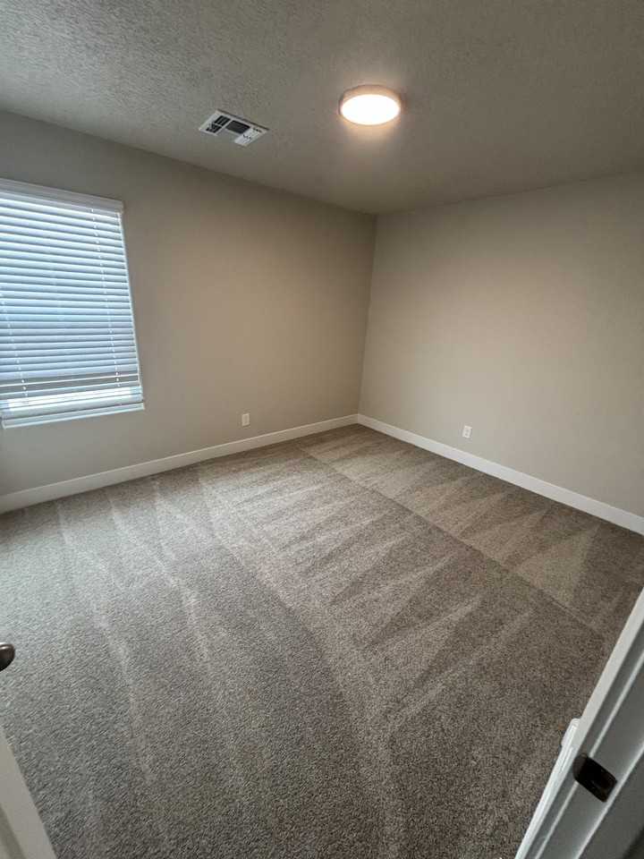 3648 Queen Ct Ne #1 - Photo 5 of 10