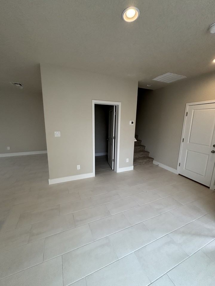 3648 Queen Ct Ne #1 - Photo 7 of 10