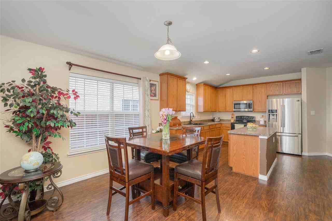 2035 Matagorda Ln - Photo 6 of 18