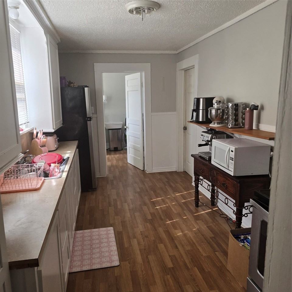 1031 W Morgan St - Photo 2 of 9