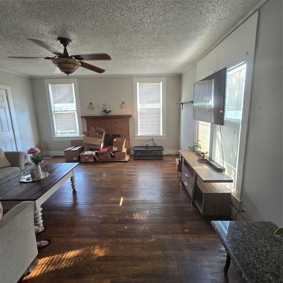 1031 W Morgan St - Photo 5 of 9