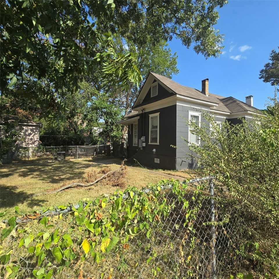 1031 W Morgan St - Photo 7 of 9