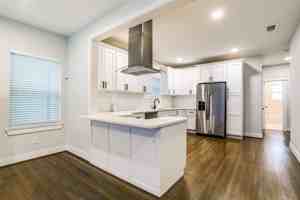 featured image of 619 W Pembroke Ave