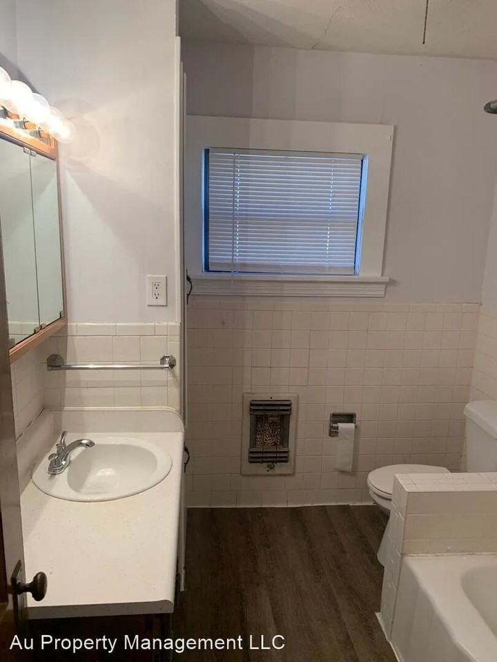 1807 S Harrison St #1 - Photo 5 of 15