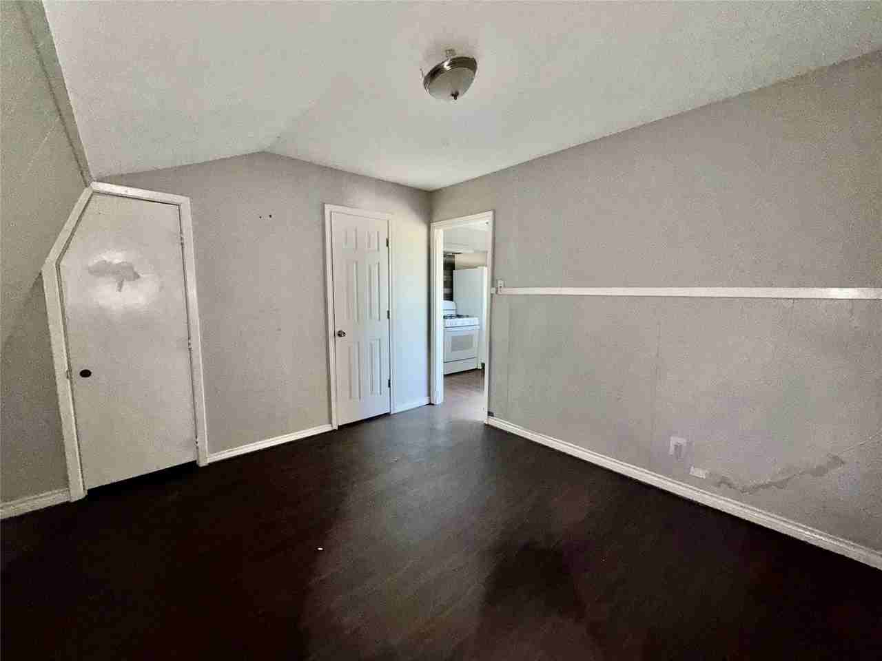 2539 W Prairie St - Photo 5 of 8