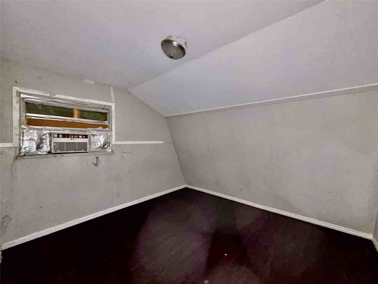 2539 W Prairie St - Photo 7 of 8