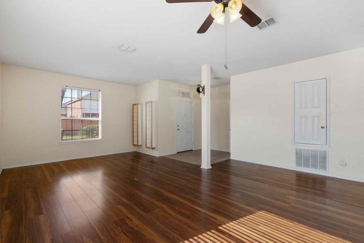 3101 Paradise Valley Dr - Photo 2 of 23