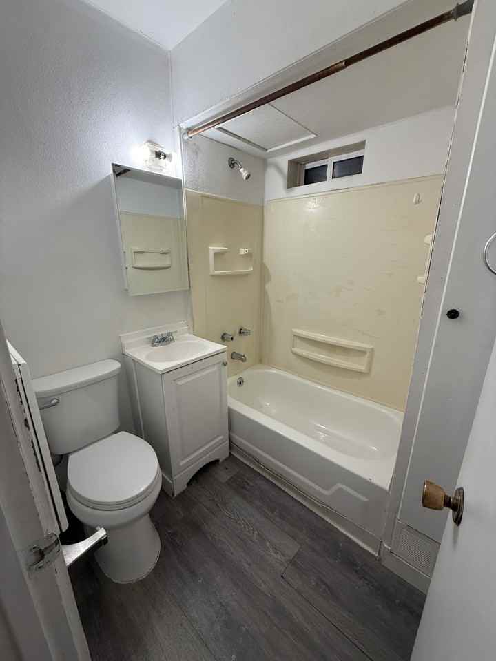 1823 1st Ave S #4 - Photo 3 of 11