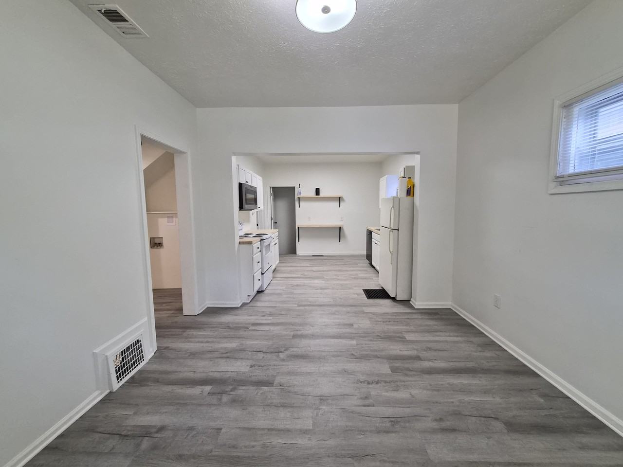 866 W 25th St #1 - Photo 3 of 18