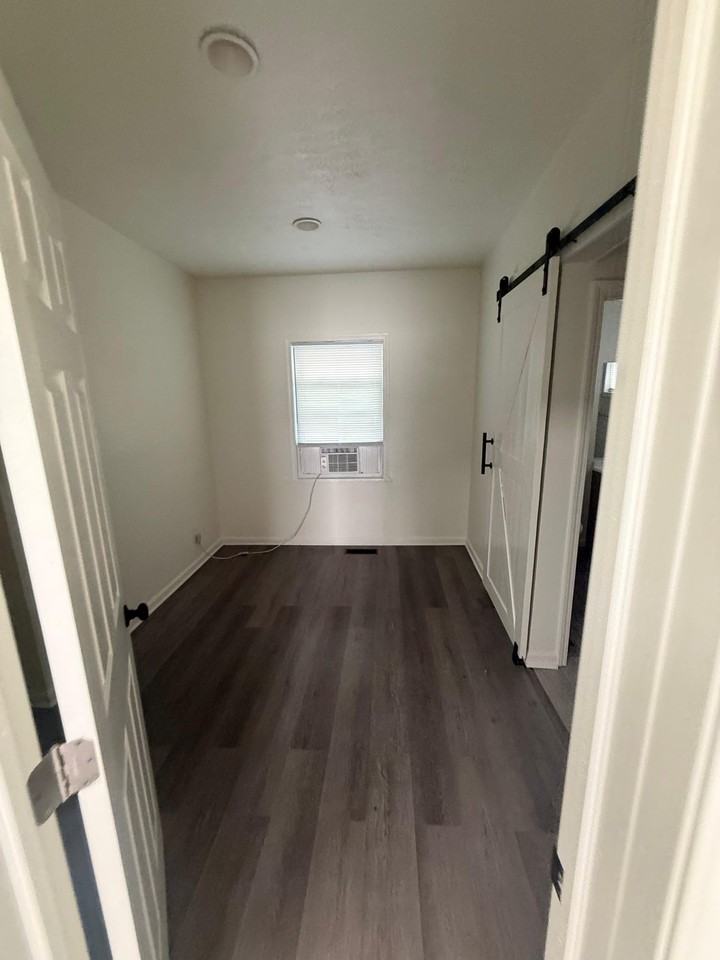 866 W 25th St #1 - Photo 7 of 18