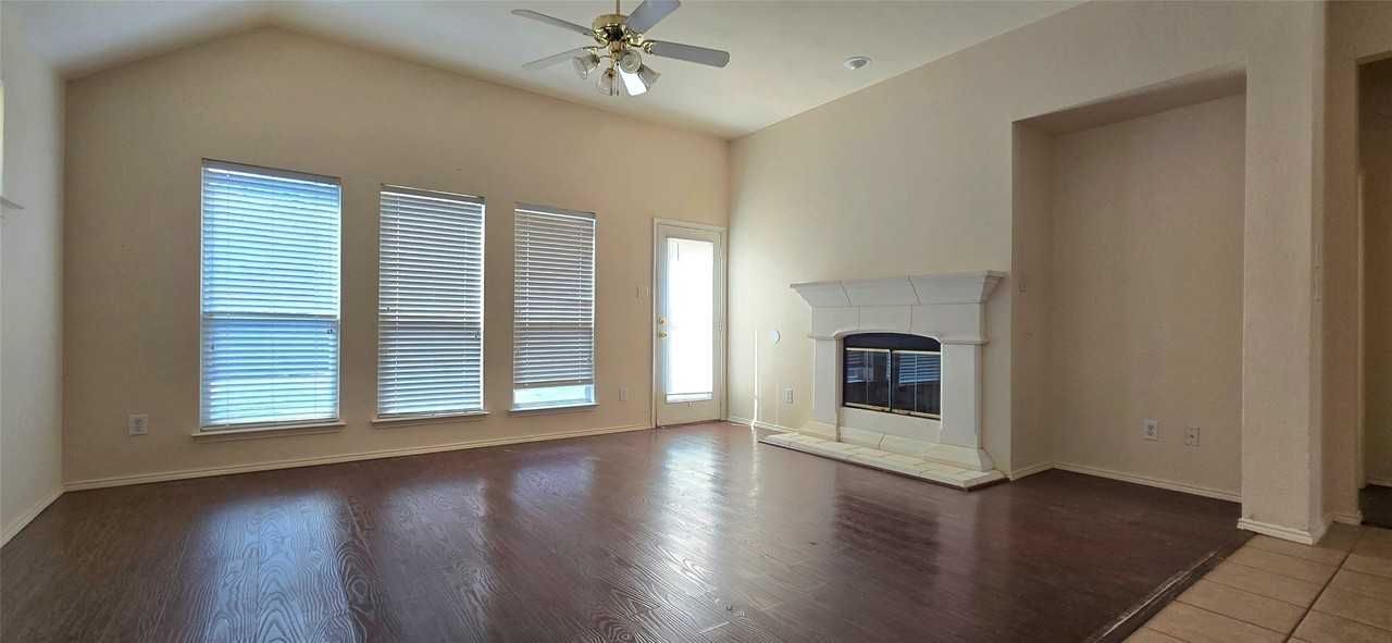 2700 Canyon Bay - Photo 5 of 27