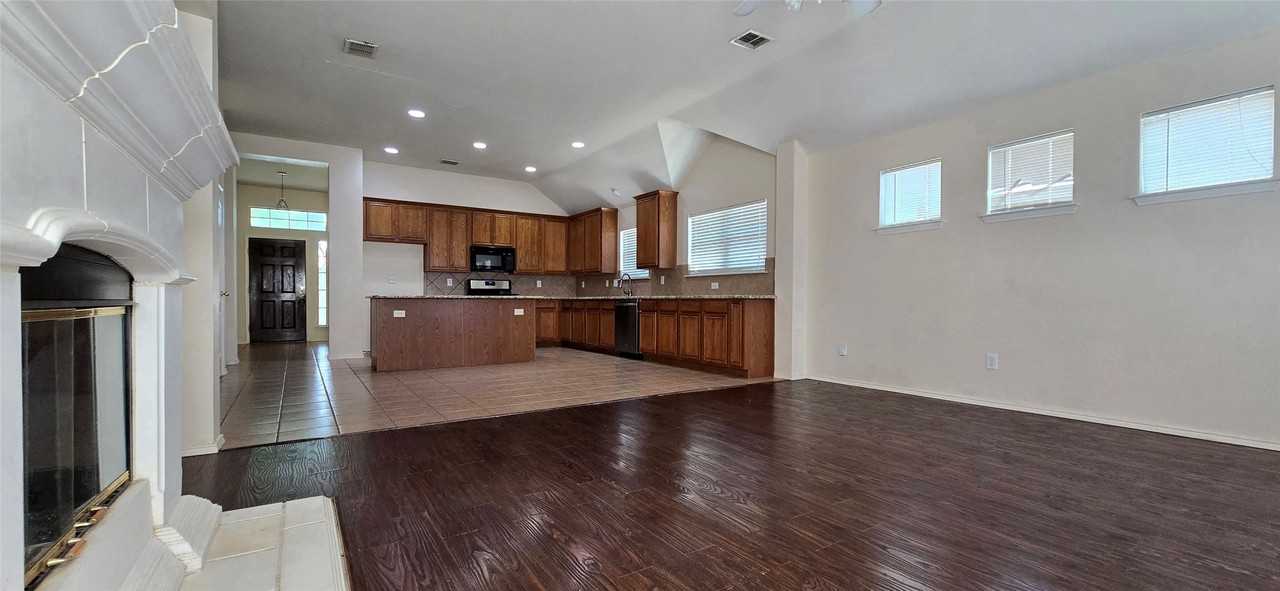 2700 Canyon Bay - Photo 6 of 27
