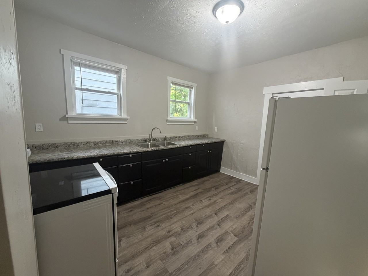 1515 E 81st St #1 - Photo 4 of 22
